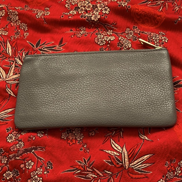 Fossil | pebbled leather snap and zip wallet. Two-tone color. Gold hardware. - Picture 2 of 11
